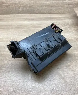 Nissan X-Trail T30 Fuse module 72545078 71545078