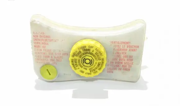 Volkswagen PASSAT B5.5 Brake fluid reservoir 320670094