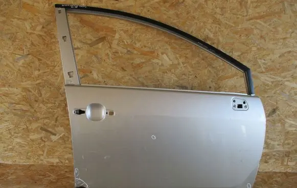 Toyota Corolla Verso E121 Front door