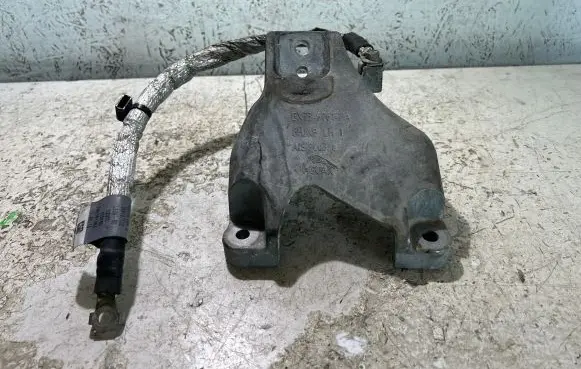 Jaguar XF X260 Engine mounting bracket GX73-6061-DA