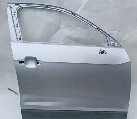 Audi Q2 - Front door