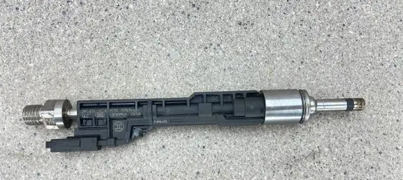 BMW M6 Fuel injector 8627842 13538627842