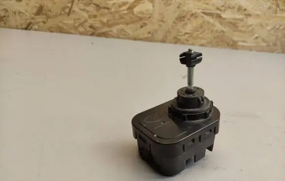 Nissan Leaf II (ZE1) Headlight level adjustment motor 