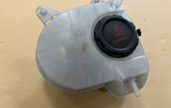 Cupra Formentor Coolant expansion tank/reservoir 5WA121407F