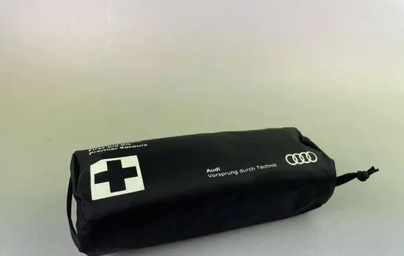 Audi Q4 e-tron First aid kit 8P0860282Q