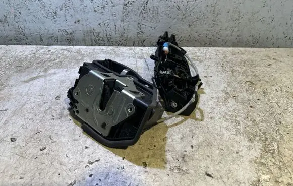 BMW 5 E60 E61 Front door lock 7229458