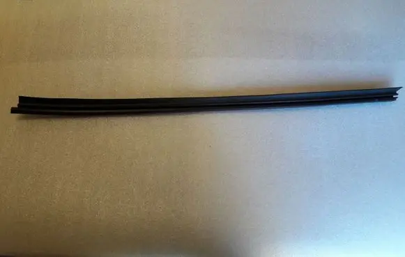Renault Kadjar Rubber seal front door window/glass 