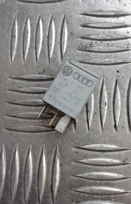 Volkswagen PASSAT B6 Other relay 1k0951253