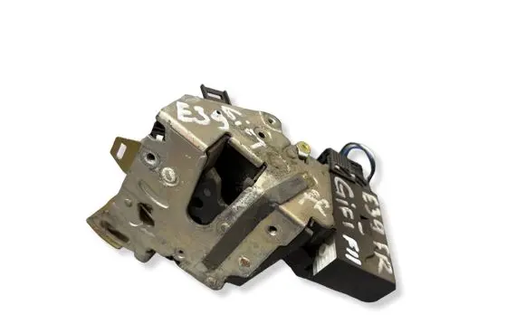 BMW 5 E39 Front door lock 8235126