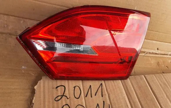 Volkswagen Jetta VI Tailgate rear/tail lights 5C6945260