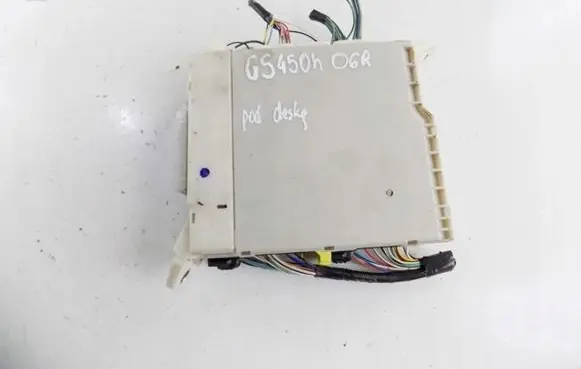 Lexus GS 300 350 430 450H Fuse module 8273030631