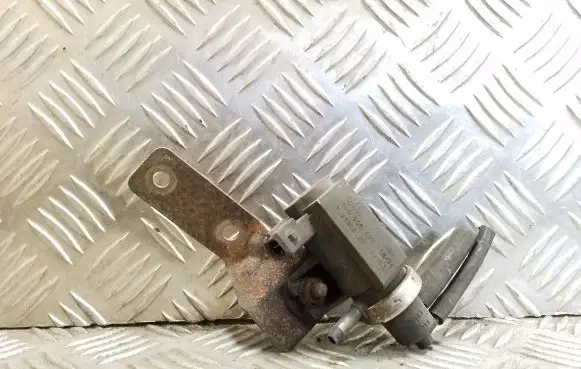 Volkswagen PASSAT B4 Turbo solenoid valve 1H0906627
