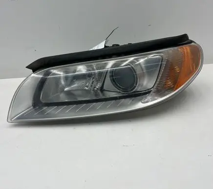 Volvo V70 Headlight/headlamp 31214347