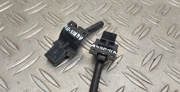 Toyota Auris 150 Windshield washer spray nozzle 