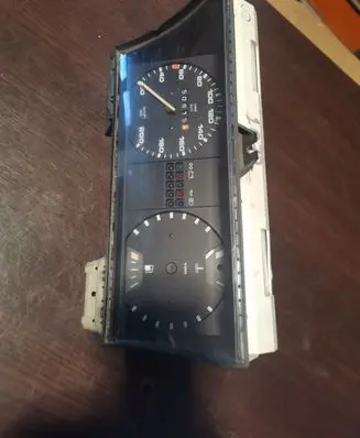 Volkswagen Golf II Speedometer (instrument cluster) X161207770 88481409