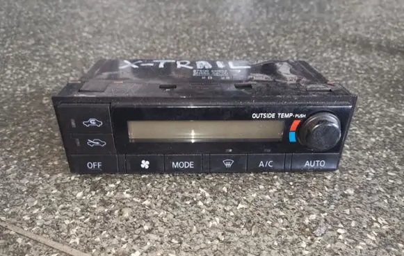 Nissan X-Trail T30 Climate control unit 275008H802