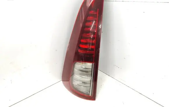 Renault Espace IV Rear/tail lights 8200394722