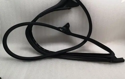 Tesla Model Y Rubber seal front coupe door window 109049900M