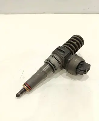 Volkswagen Golf V Fuel injector 038130073BN