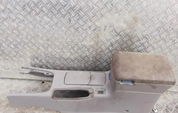 Nissan Altima Armrest 6843098000