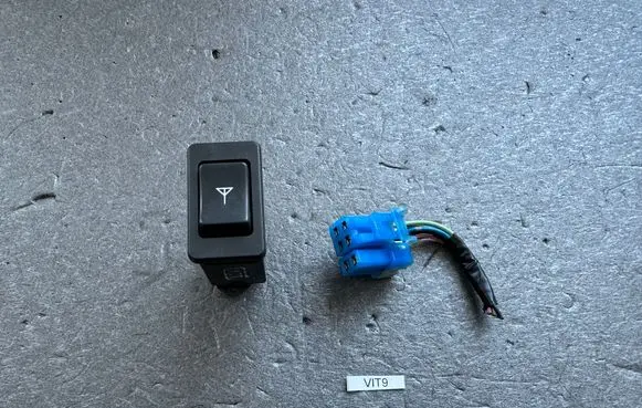 Nissan Patrol Y60 Aerial antenna switch 2546005J00