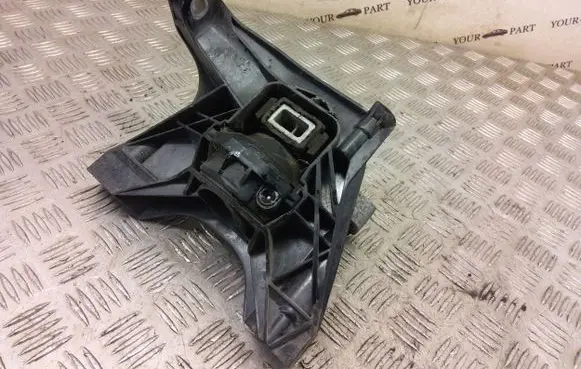 Opel Grandland X Engine mount bracket