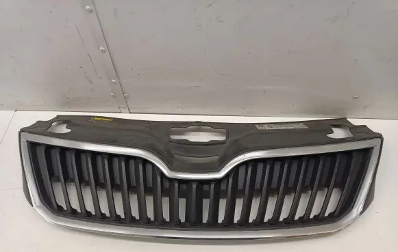 Skoda Rapid (NH) Front bumper upper radiator grill 5JA853668