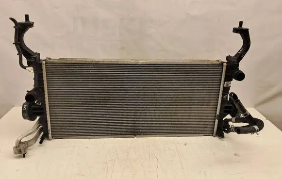 Hyundai i30 Coolant radiator 25310S0500 A20939939 25400S0500