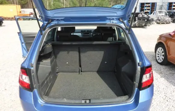 Skoda Fabia Mk3 (NJ) Tailgate strut 