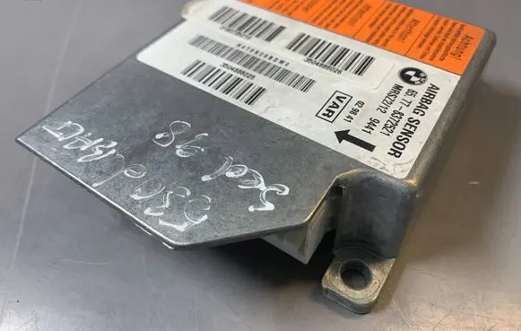 BMW 5 E39 Airbag deployment crash/impact sensor 8372521 65778372521