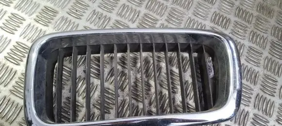 BMW 7 E38 Front grill 51138125811 51.13-8125811