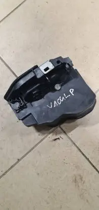 BMW X3 E83 Front door lock 7154627