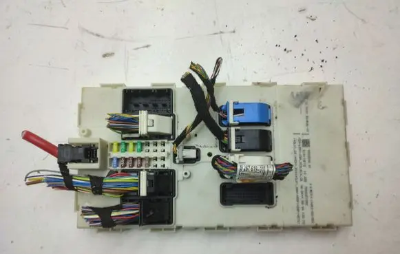 BMW 1 F20 F21 Fuse module 9303546