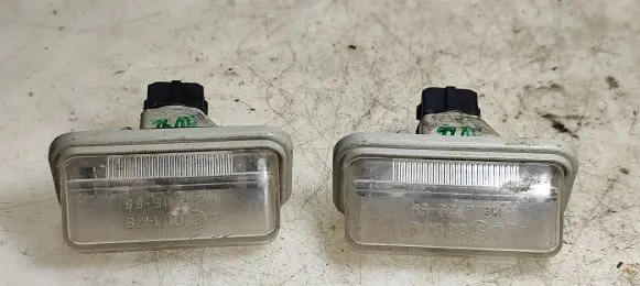 Toyota Avensis T250 Number plate light E1001479