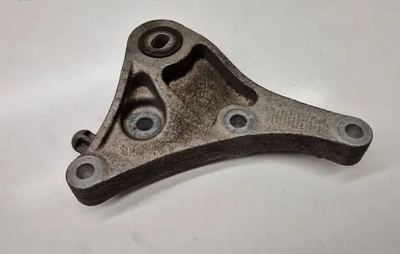 Buick Encore I Gearbox mounting bracket 95142834