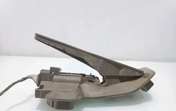 Volkswagen PASSAT B7 Accelerator throttle pedal 1K2721503AE 6PV01104000