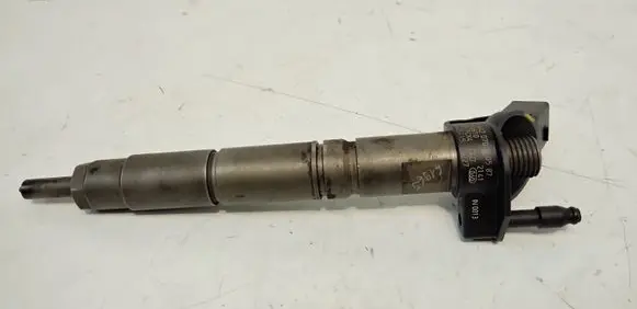 Mercedes-Benz C W203 Fuel injector 0445115027 A6420700587