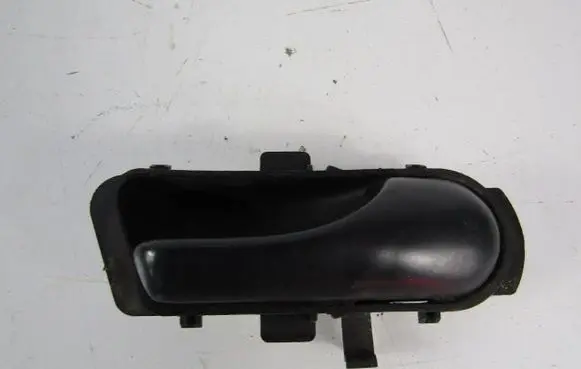 Volkswagen Polo II 86C 2F Front door interior handle 867837236