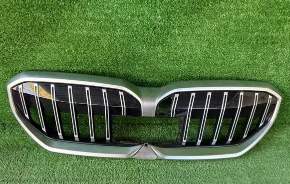 BMW 5 G60 G61 Front bumper upper radiator grill 511318517811