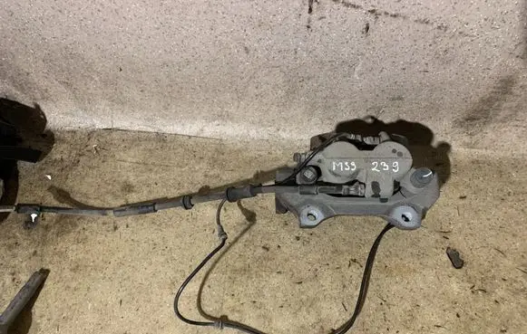 Mercedes-Benz GLE (W166 - C292) Front brake caliper 