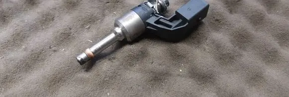 Volkswagen PASSAT B6 Fuel injector 03C906036F