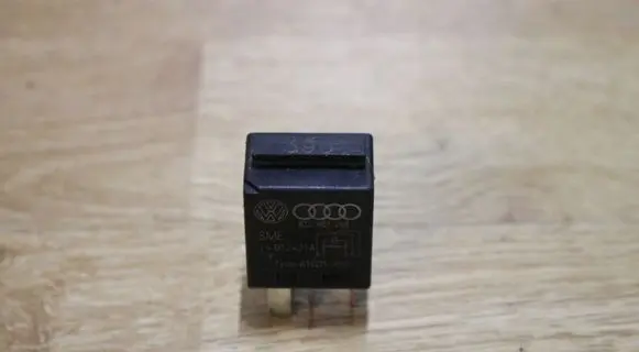 Audi A4 S4 B5 8D Other relay 8Z0951253