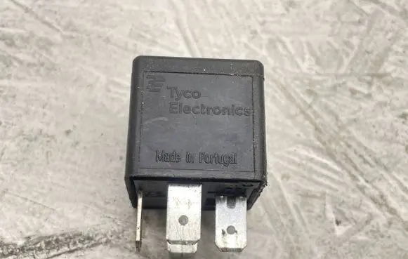 Audi A4 S4 B5 8D Other relay V23134B52C642