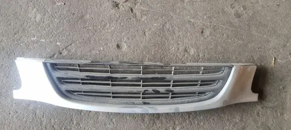 Toyota Avensis T220 Front bumper upper radiator grill 5311405020
