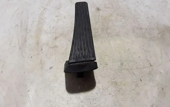 Volvo XC60 Accelerator throttle pedal 32212451