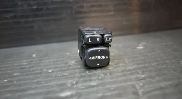 Lexus IS 220D-250-350 Wing mirror switch 183575