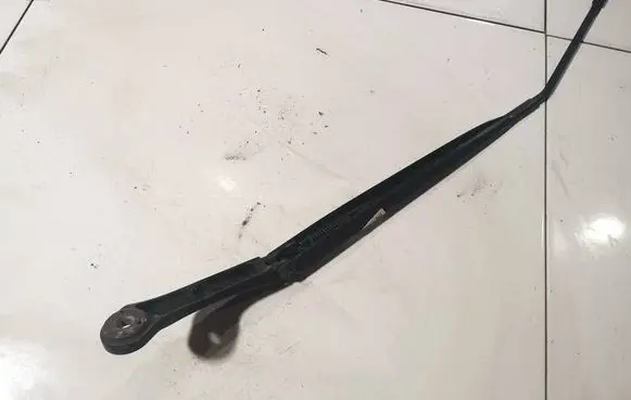 Nissan Qashqai Front wiper blade arm