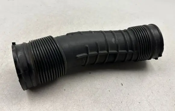 Volvo V70 Air intake hose/pipe 6898050