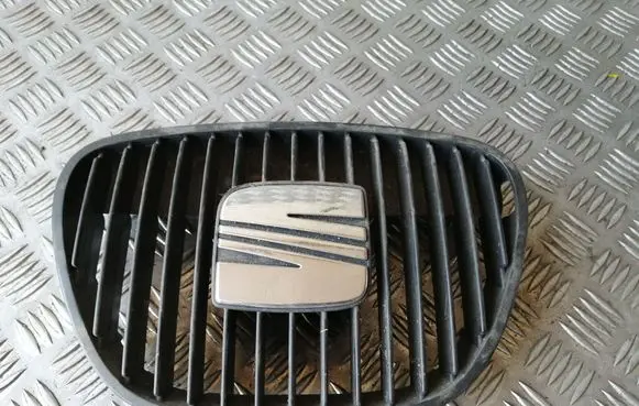 Seat Ibiza III (6L) Front bumper upper radiator grill 6L0853654 6L0853651 6L0853679