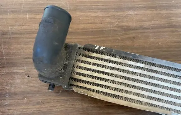 KIA Sorento Intercooler air channel guide 